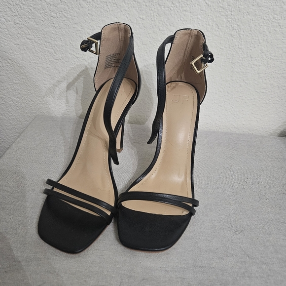 Black Heels - Picture 2 of 6